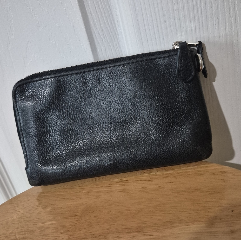 Coach New York Black Leather Wallet / Wristlet With Gold Toned Hardware - Picture 7 of 12